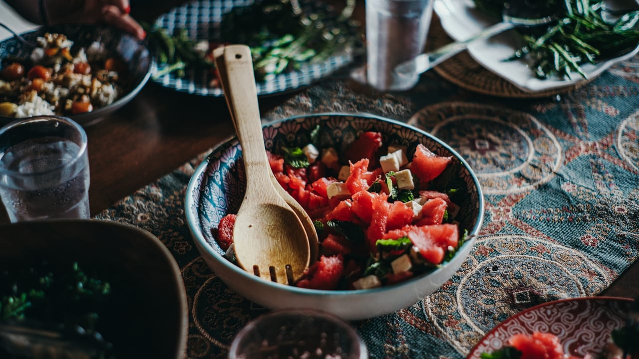 How to Attract Tourists to Your Restaurant Online